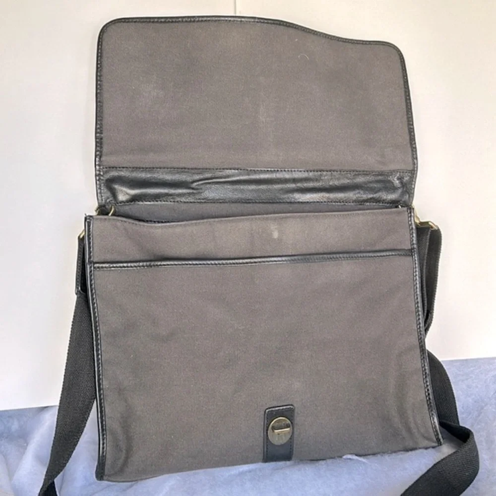 HIDESIGN YORUK 01 MESSENGER BAG in black